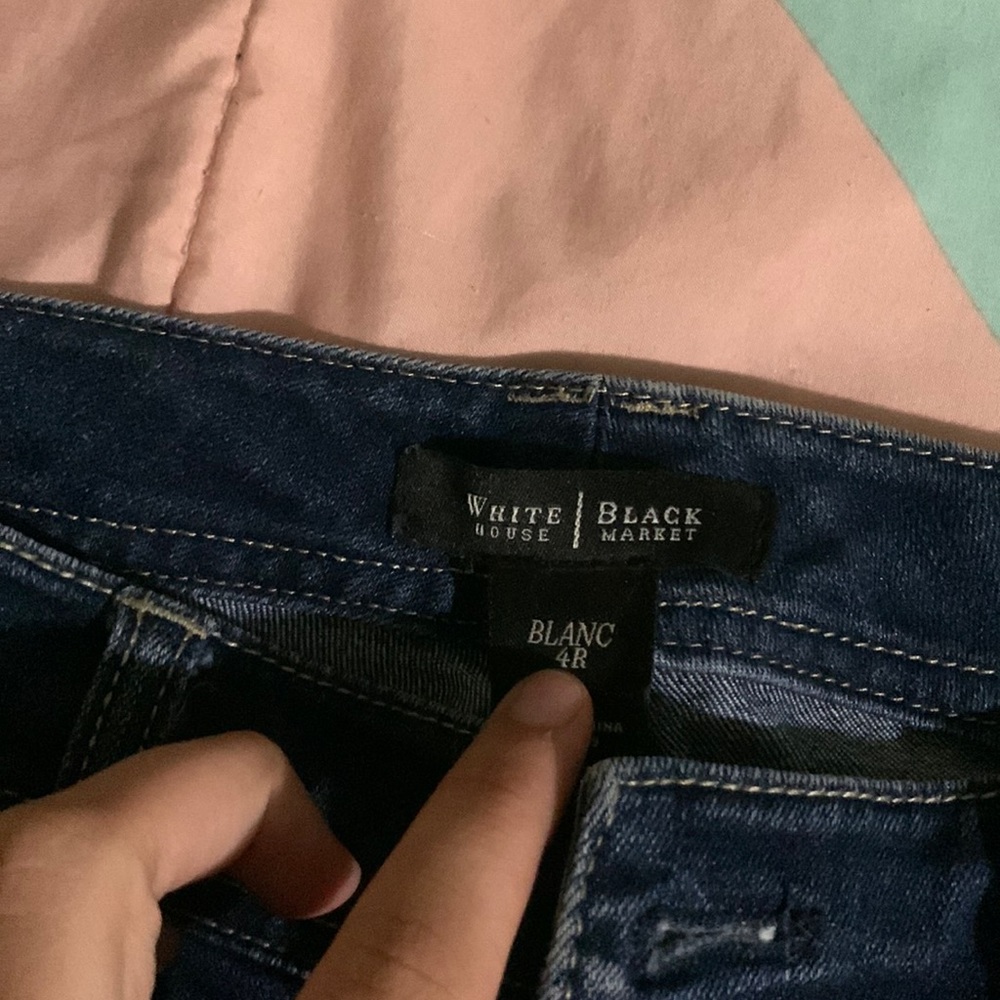 New,barely worn White House jeans, medium wash blue jeans. Working zipper.